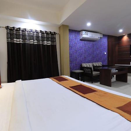 Hotel Rashmi Gauháti Kültér fotó
