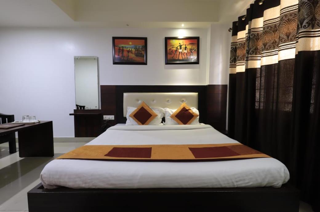 Hotel Rashmi Gauháti Kültér fotó