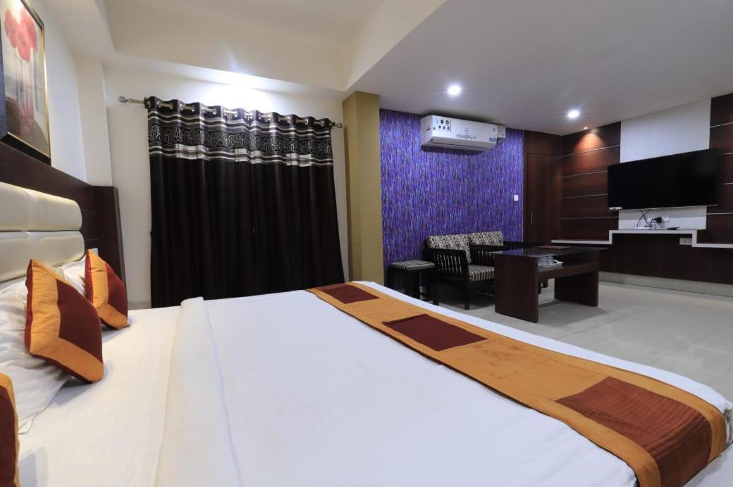 Hotel Rashmi Gauháti Kültér fotó